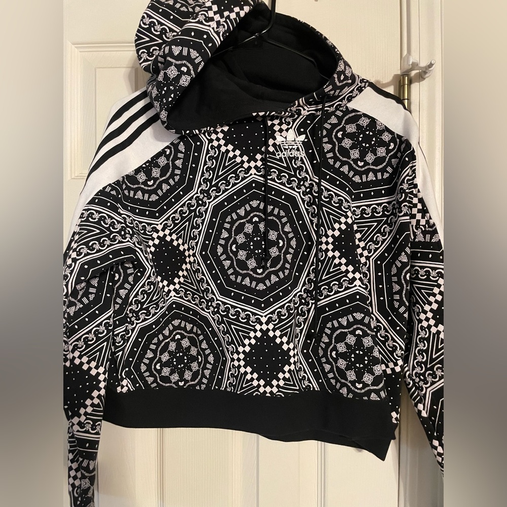 Adidas Crop Hoodie 🤍🖤